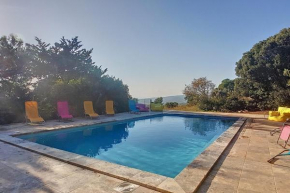 Spacious house with pool in Castellet